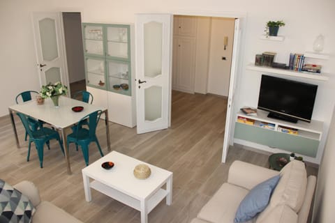 Communal lounge/ TV room, Communal lounge/ TV room, TV and multimedia, Living room, Dining area