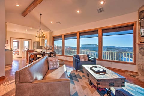 Updated Cabin with 360-Degree Mtn View 1 Mi to Lake House in Medicine Park