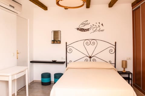Bed, Photo of the whole room, wardrobe, air conditioner