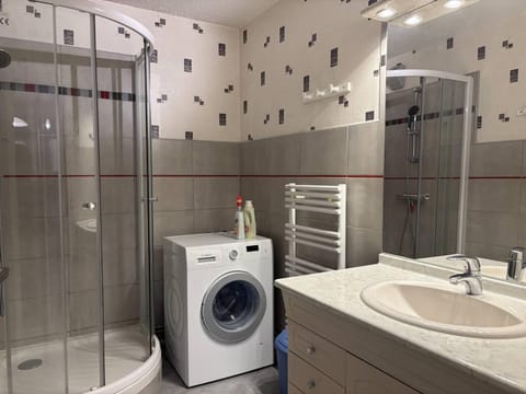 Appartement cosy, balcon sud, 2 chambres, parking gratuit à 10 min du centre et proche ski ! - FR-1-548-4 Apartment in Provence-Alpes-Côte d'Azur