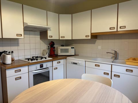 Appartement cosy, balcon sud, 2 chambres, parking gratuit à 10 min du centre et proche ski ! - FR-1-548-4 Apartment in Provence-Alpes-Côte d'Azur