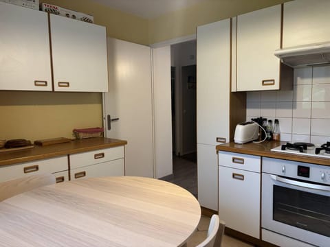 Appartement cosy, balcon sud, 2 chambres, parking gratuit à 10 min du centre et proche ski ! - FR-1-548-4 Apartment in Provence-Alpes-Côte d'Azur