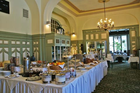 Restaurant/places to eat, Buffet breakfast