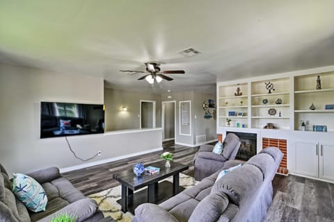 Spacious and Modern Family Duplex in Galveston! House in Texas City