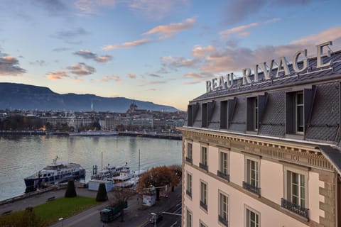 Property building, Day, Natural landscape, City view, Mountain view, River view