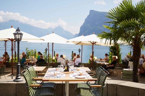 Restaurant/places to eat, Lake view