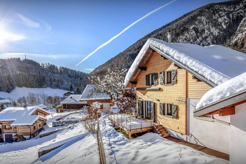 Property building, Day, Natural landscape, Winter, Mountain view