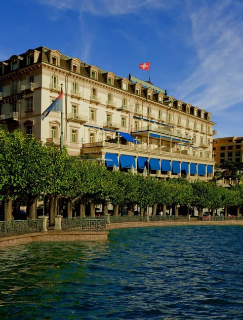 Facade/entrance, Day, Lake view