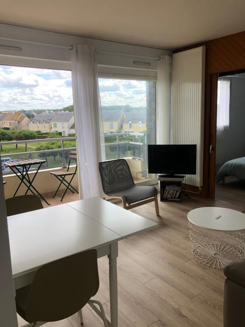 Communal lounge/ TV room, TV and multimedia, Balcony/Terrace, Living room