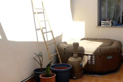 Chill out ground floor apartm +private garden+WIFI Condominio in Retamar