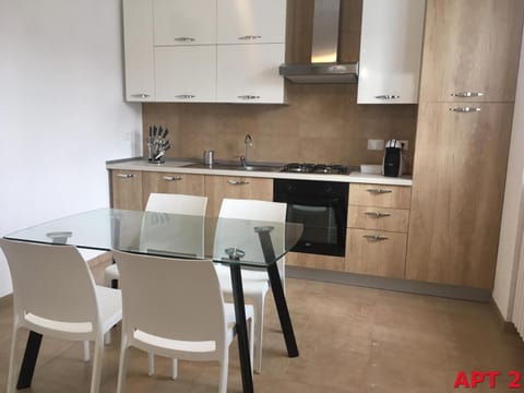 Kitchen or kitchenette, Dining area, Communal kitchen