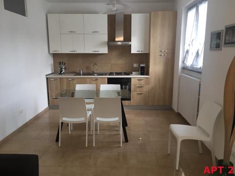 Kitchen or kitchenette, Dining area, Communal kitchen