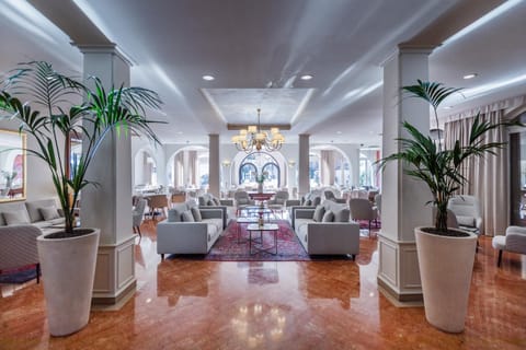 Restaurant/places to eat, Lobby or reception