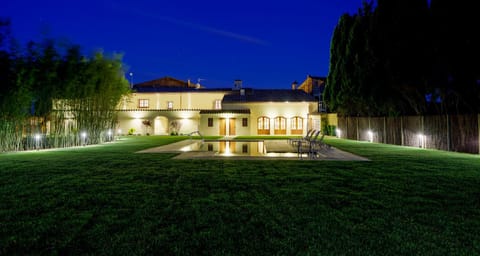 Facade/entrance, Night, Decorative detail, On site