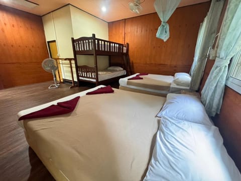 Khaosok Island Resort Bed and Breakfast in Khlong Sok