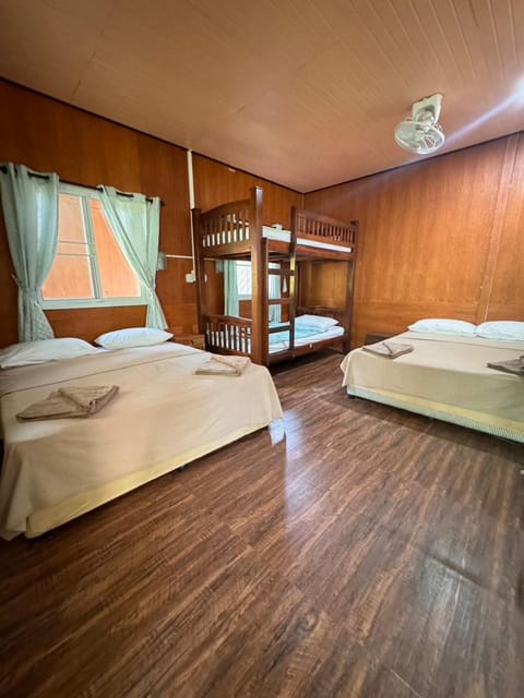 Khaosok Island Resort Bed and Breakfast in Khlong Sok