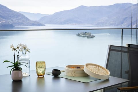 Restaurant/places to eat, Seating area, Dining area