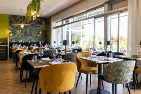 Restaurant/places to eat, Food