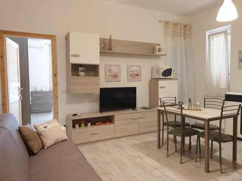 TV and multimedia, Living room, Dining area