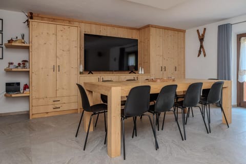 Communal lounge/ TV room, Lounge or bar, Dining area, Lunch