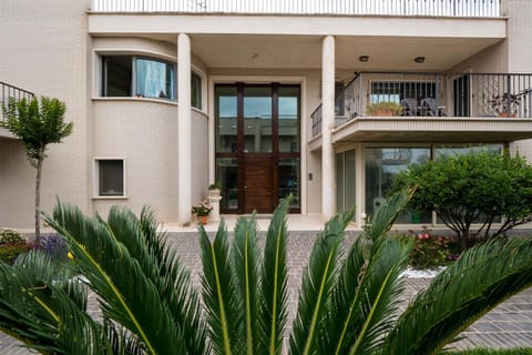 Facade/entrance, Garden view, Sea view