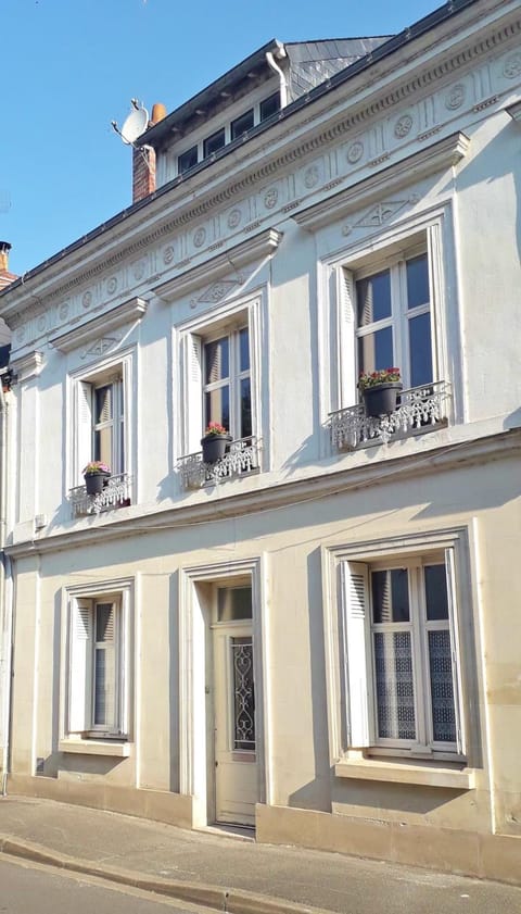 Property building, Facade/entrance, City view