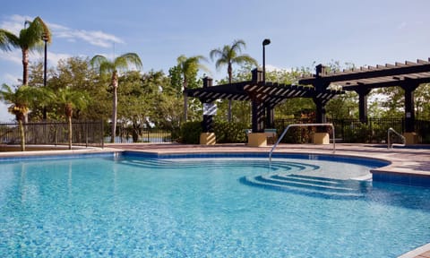 Vista Cay Poolside Charm - Near Theme Parks & OCCC House in Highlands Reserve