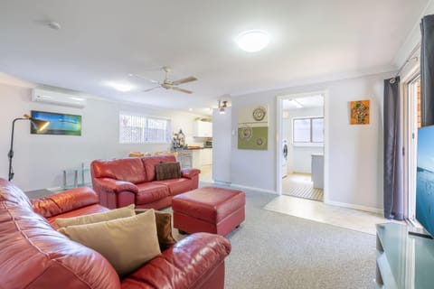 Lorikeet Retreat 2 Pet Friendly Air Conditioned Holiday House House in Shoal Bay