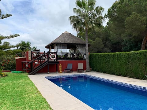 VILLA NABRISA MARBELLA, 5 BEDROOM, PRIVATE POOL, GARDEN, BBQ Villa in Marbella