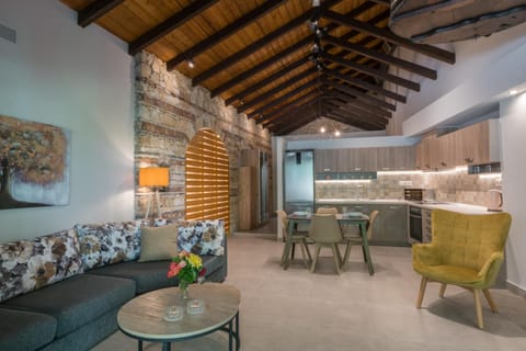 Kitchen or kitchenette, Living room, Seating area, Dining area