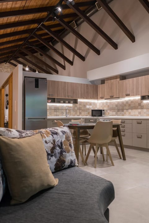 Kitchen or kitchenette, Living room, Seating area, Dining area, pet friendly, stove