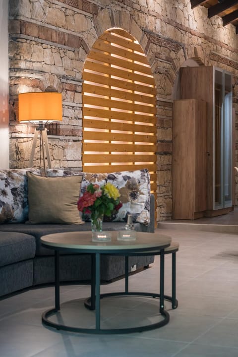 Living room, Decorative detail, Seating area