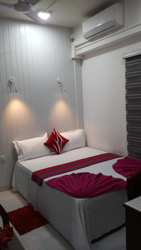 WISH RESIDENCE SeaSide, Near Durdans & Vasan eye care Hospital, Colombo 3 Hotel in Colombo