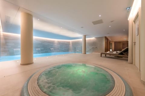 Hot Tub, Swimming pool