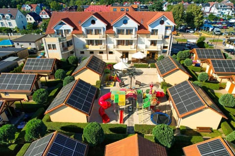 Property building, Day, Neighbourhood, Natural landscape, Bird's eye view, Children play ground, Garden, Evening entertainment, Garden view, Street view, Location, Parking