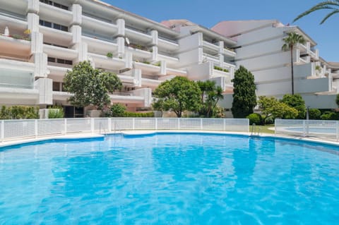 Property building, Day, Garden, Pool view, Swimming pool, Open Air Bath