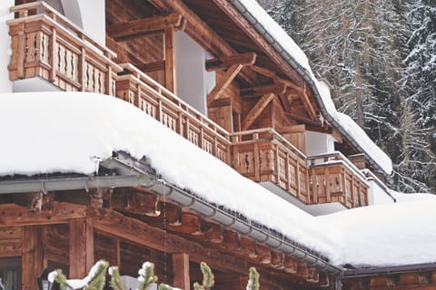 Property building, Winter, Balcony/Terrace