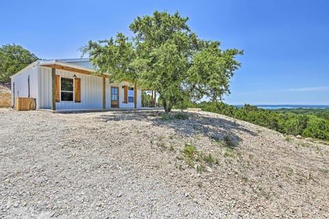 Modern Cabin with Stunning Views about 1 Mi to Lake! House in Canyon Lake