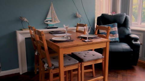 Seating area, Dining area