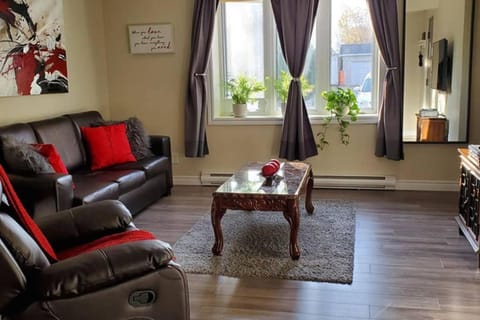 2-Bedroom Apartment Sweet #2 by Amazing Property Rentals Condo in Gatineau