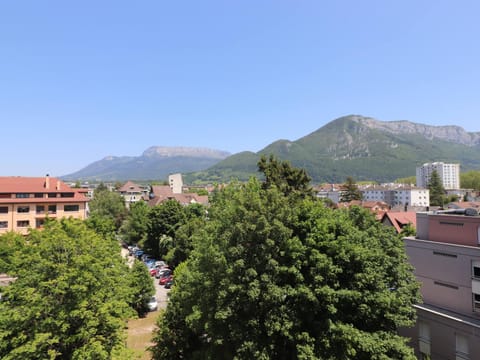 Annecy : 2 pièces rénové près du lac avec parking - FR-1-432-76 Apartment in Annecy