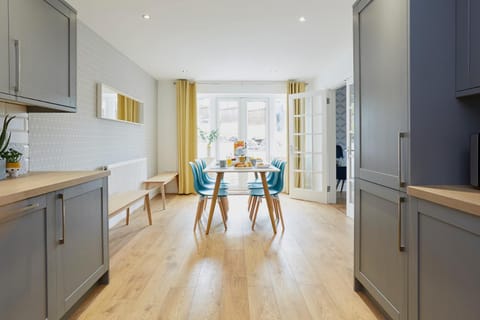 Dining area, Communal kitchen