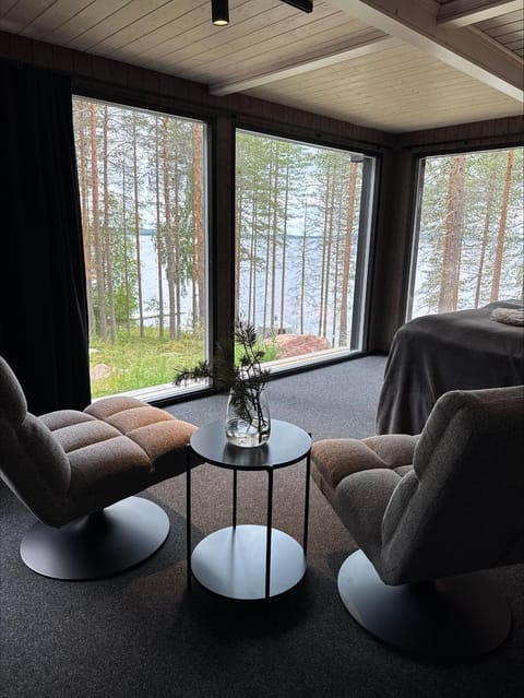 LakeLodge Kiehinen & Igloos Chalet in Rovaniemi