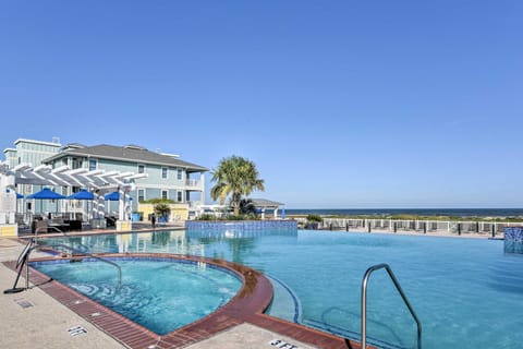 Galveston Resort Condo with Gulf View and Beach Access Condo in Galveston Island