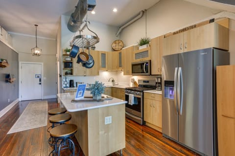 Kentucky Bourbon Loft about Downtown Louisville Apartment in Jefferson County