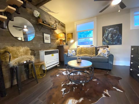 The Chic Guest Retreat in Old Town near CSU! Haus in Fort Collins