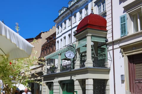 Property building, Facade/entrance