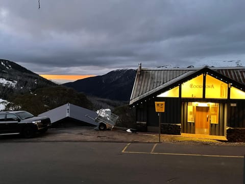 Cooroona Alpine Lodge Inn in Falls Creek