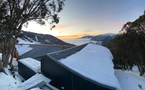 Cooroona Alpine Lodge Auberge in Falls Creek