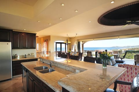 Stunning Oceanview villa! Golf gated community, Minutes to beautiful beach House in Baja California Sur